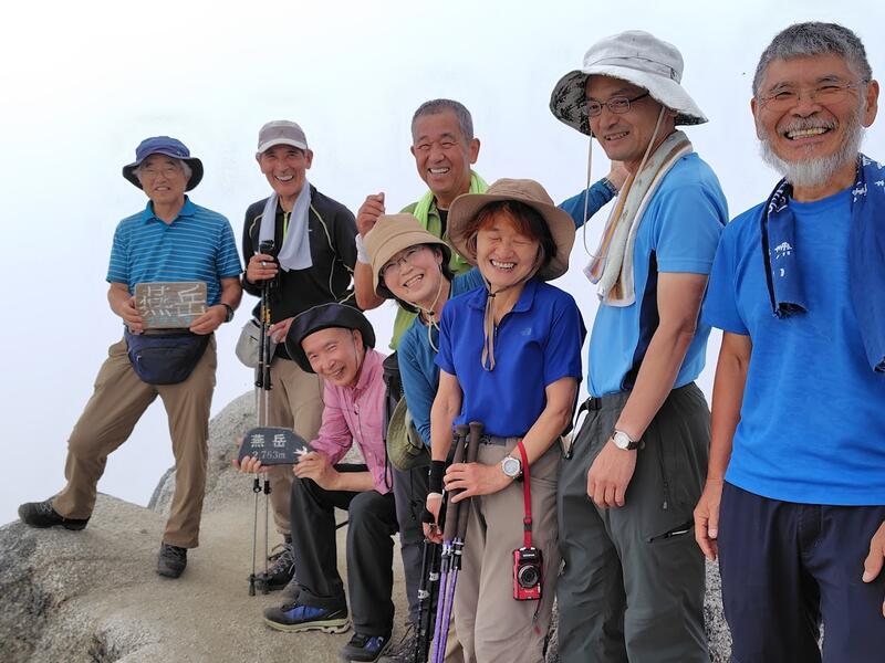 3日、燕岳山頂にて