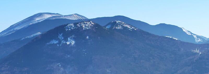 ガトーショコラの前掛山と浅間山。手前は黒斑山、篭ノ登山