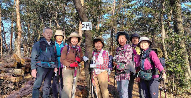 金山の東の八王子山山頂