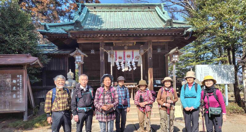 山頂の本丸跡にある新田神社