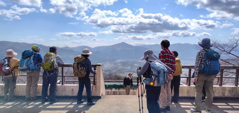 展望台から秩父連山を望む